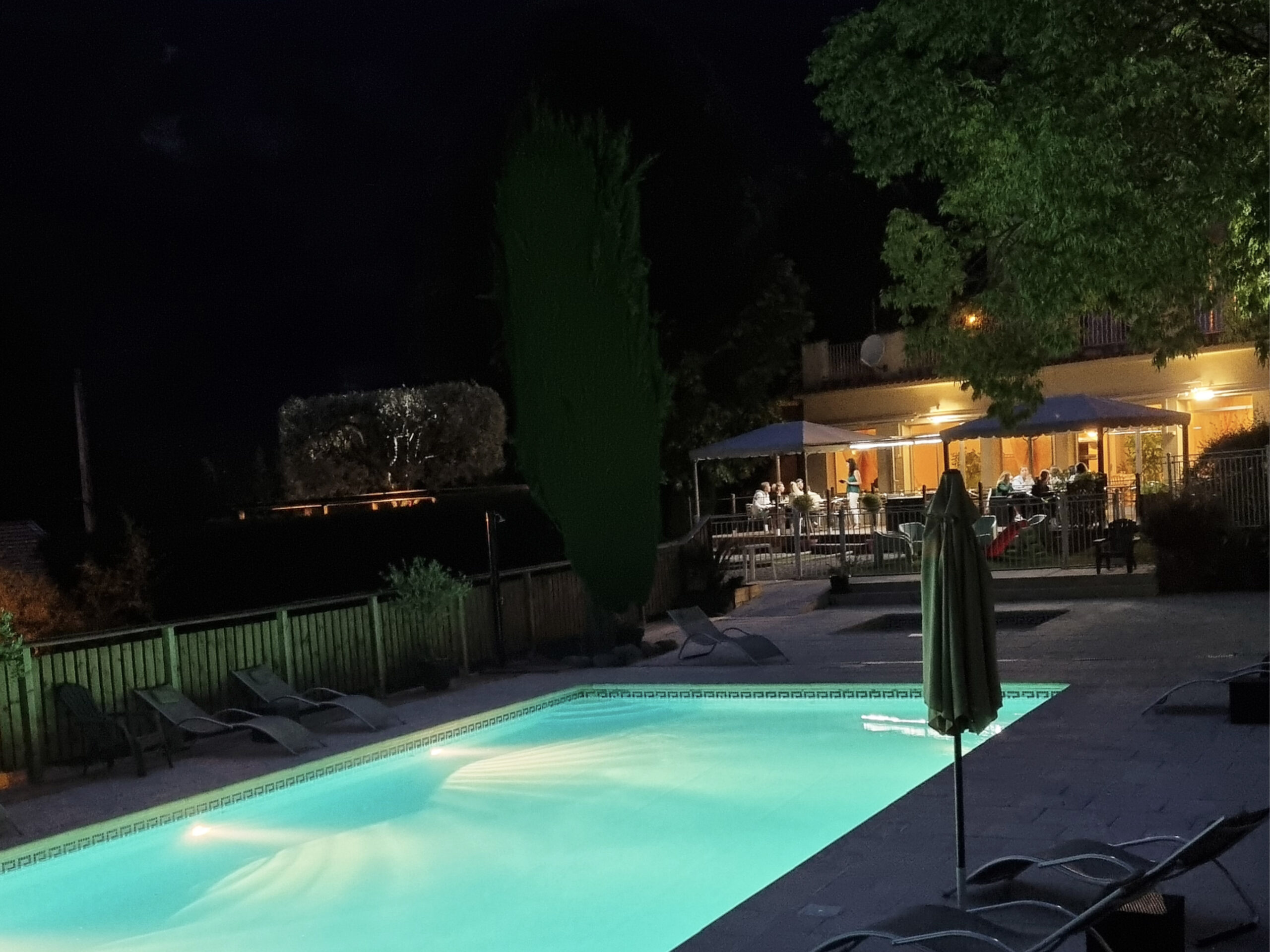 piscine de nuit le Saint Sébastien roquebillière